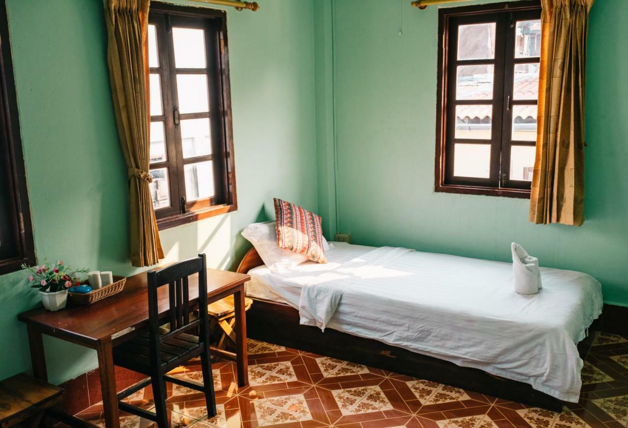 Mao Phasok Riverside Guesthouse Luang Prabang Exterior photo